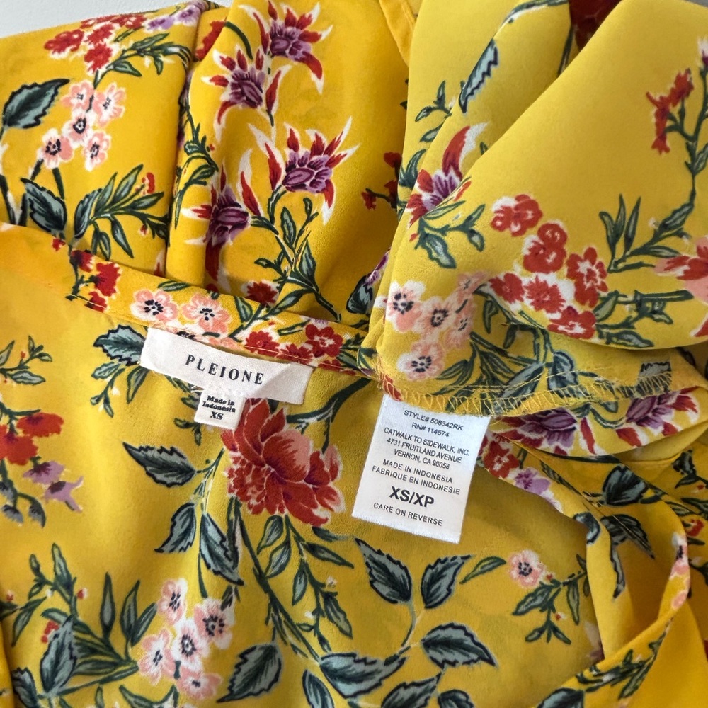 Pleione Mustard Floral Split-Neck Blouse – XS - Picture 3 of 5